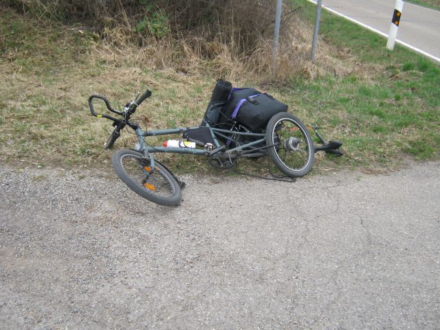 the lying bike with the fixed back wheel not yet replaced